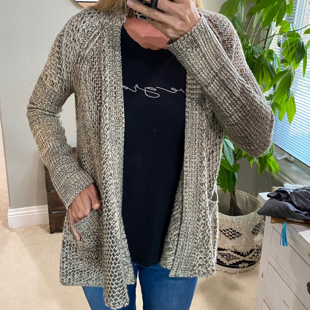 Sweater jacket w/ front pockets